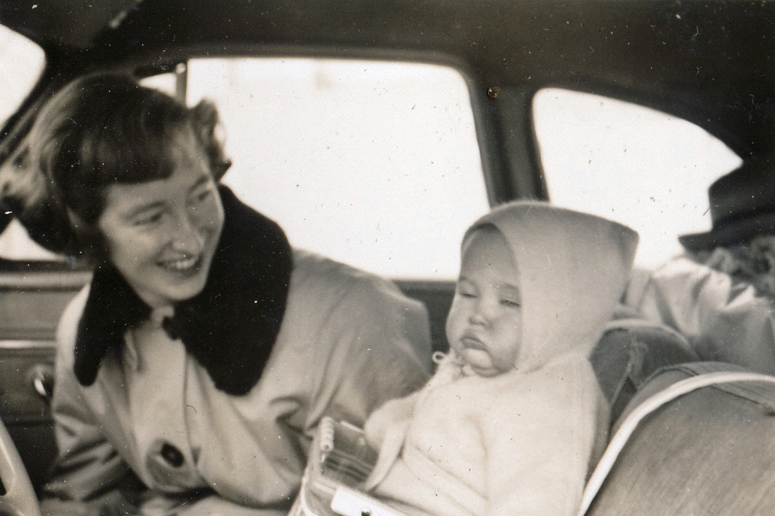 1950-12-23 5 Mary Jean & Kathy Mankey.jpg