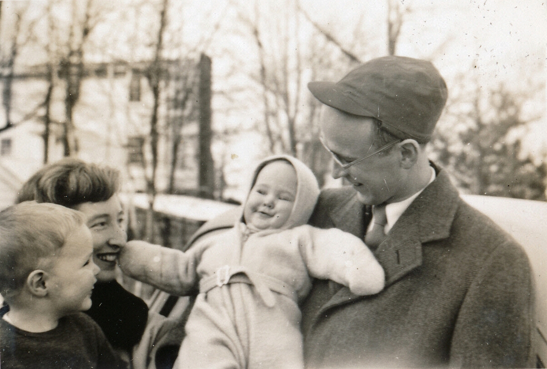 1950-12-23 7 Pete Jr; Mary Jean, Kathy & Dick Mankey.jpg