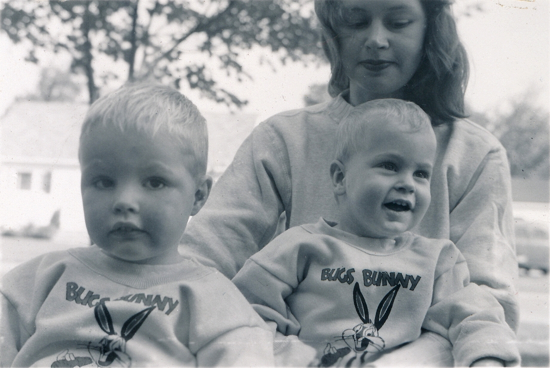 1951-09 7 Pete Jr, Diane & Dan - new sweatshirts.jpg