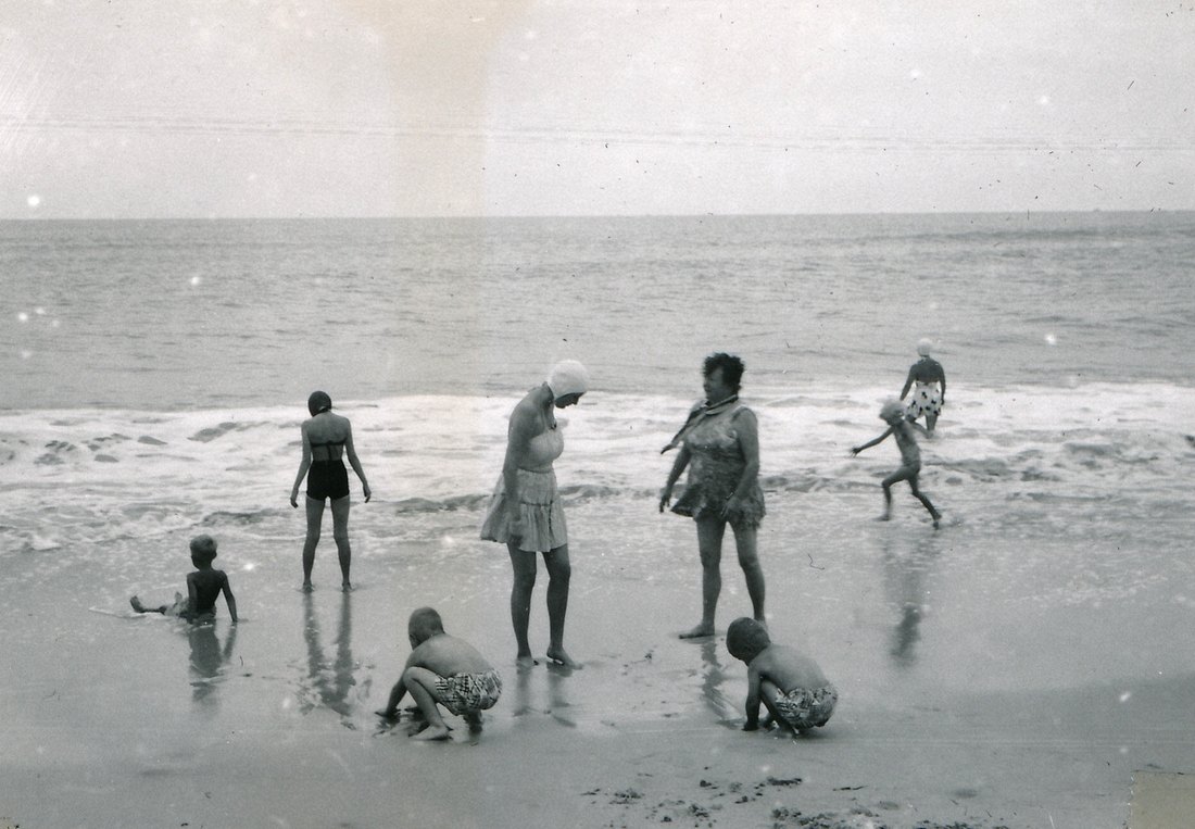 1953-07~ 04 Pete Jr, Til, Geneth & Dan - Beach day.jpg