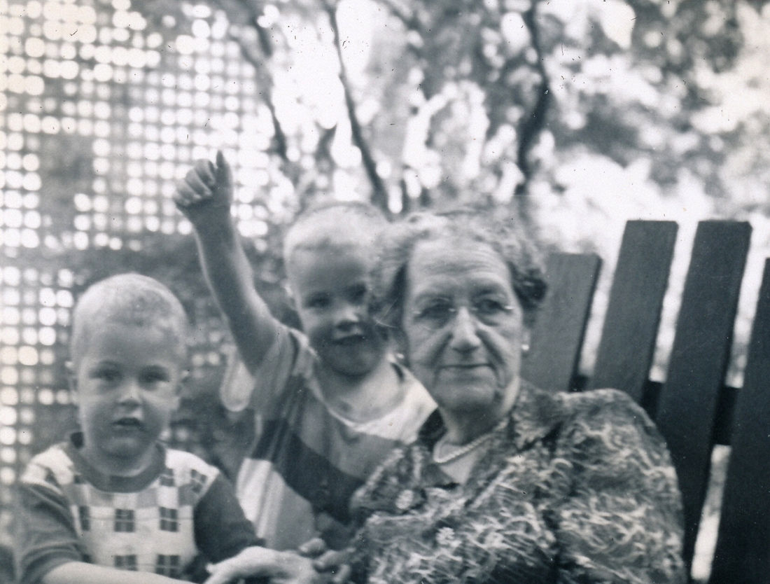 1953-09~ 1 Dan, Pete Jr & Liz (GG).jpg