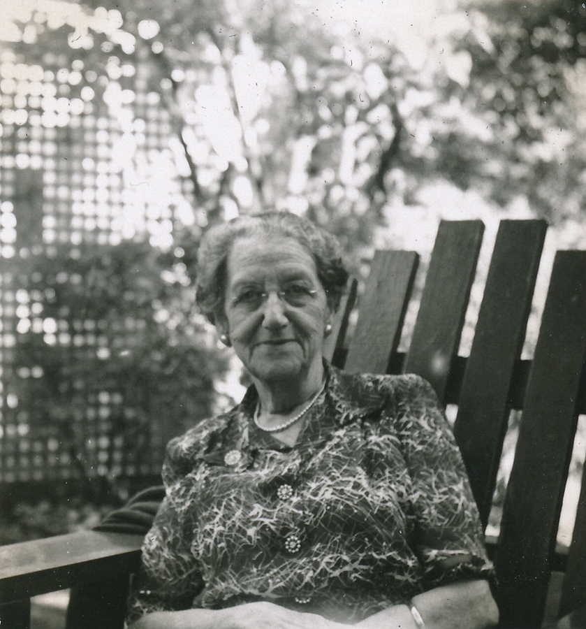 1953-09~ 2 Liz Perry.jpg