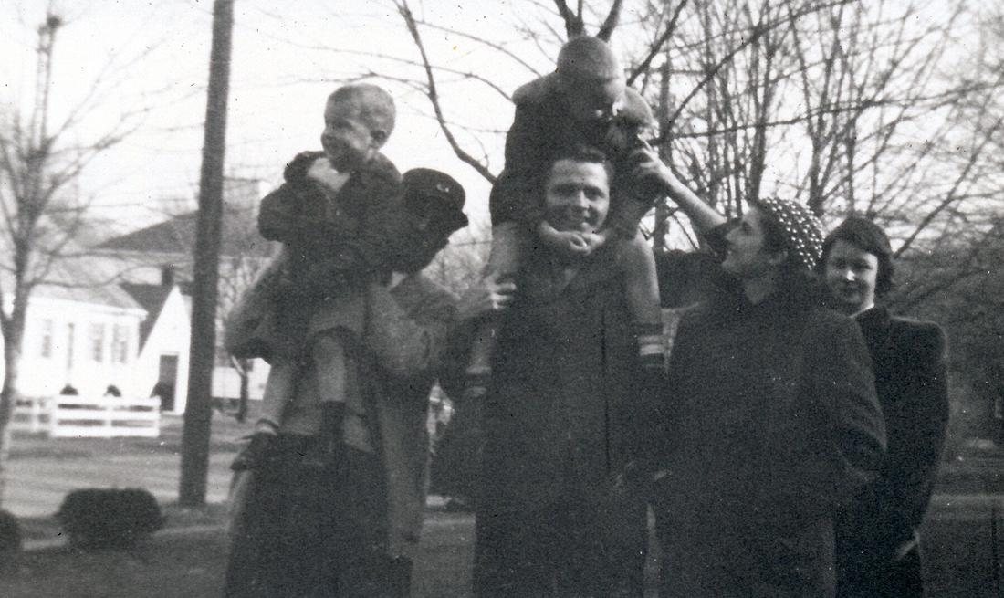 1953-12~ 09 Dan, Hilliard, Pete Sr, Pete Jr, Til & Diane.jpg