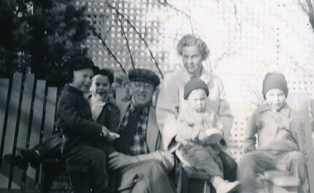 1954-04-25 10 John, Dan, Ped, Doris, Carl & Pete Jr.jpg