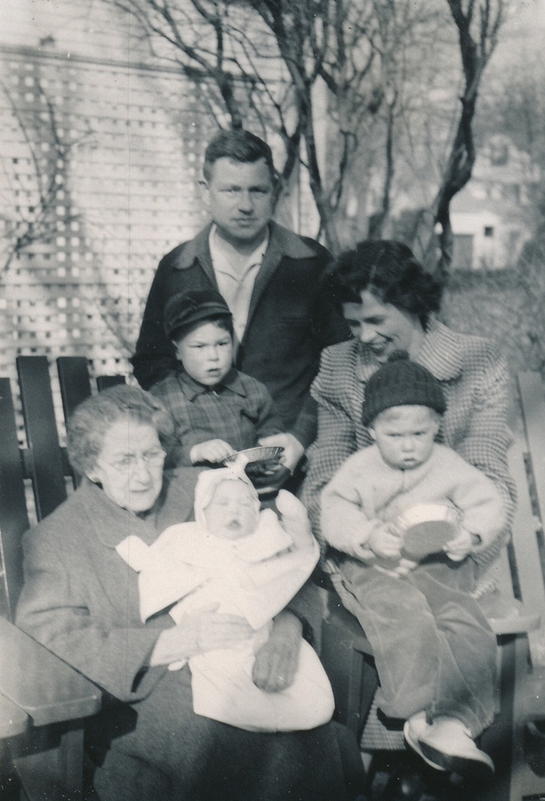 1954-04-25 16 Liz, Judy, John, Jack, Jinny & Carl Perry.jpg