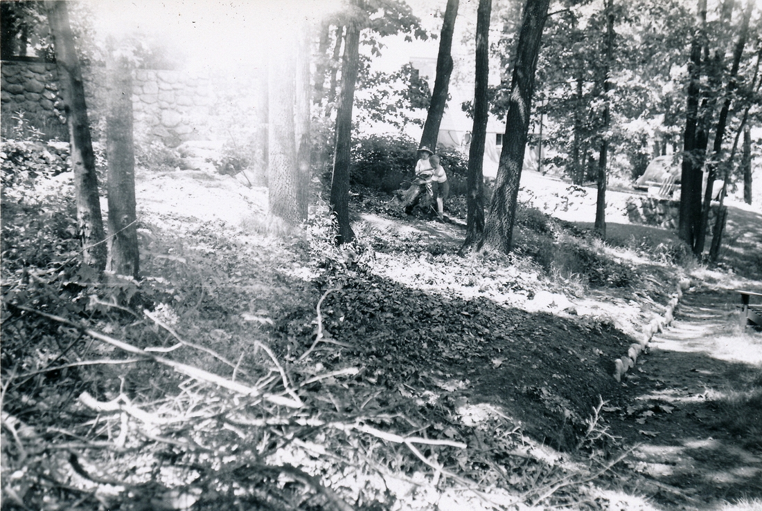 1954-05-30 3 Dan & Pete Jr, Diane's rock divider in progress - before pachysandra!.jpg