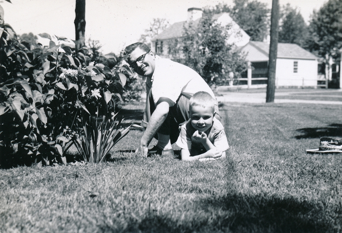 1954-05-30 6 Pete & Pete Jr, a little yardwork.jpg