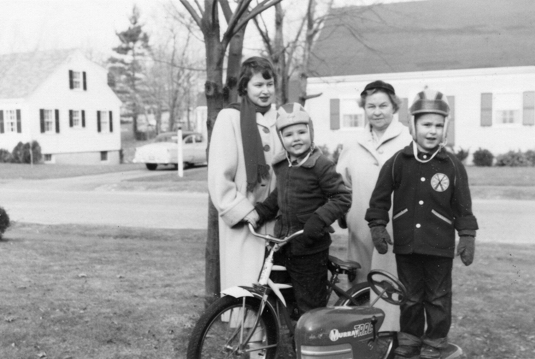 1954-12 2 Diane, Pete Jr, Doris & Dan, Needham.jpg