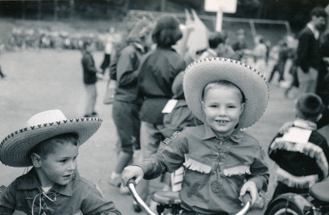 1955-05-21~ 1 Dan & PD in cowboy outfits from Grandpa's visit to Texas, Harris School Fun Day, Needham.jpg