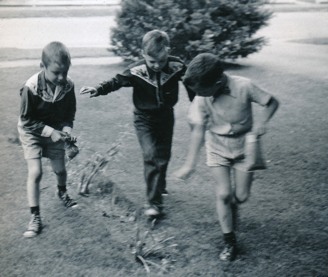 1955-06-13 0 Bob & Skipper Connor, Kevin Clark; Peanut Hunt (HBD Pete Jr).jpg