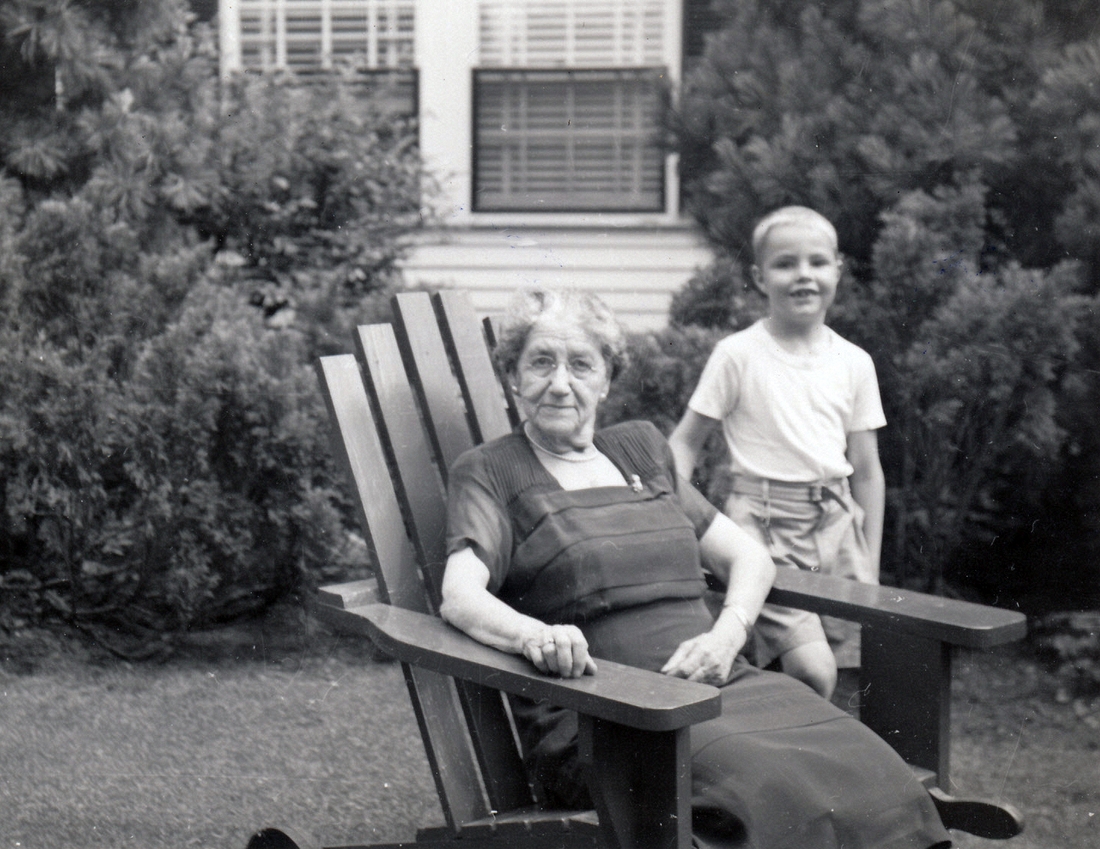1955-06-19 Liz & Pete Jr; 5 Alden Rd, Wellesley MA.jpg