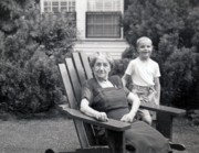1955-06-19 Liz & Pete Jr; 5 Alden Rd, Wellesley MA.jpg