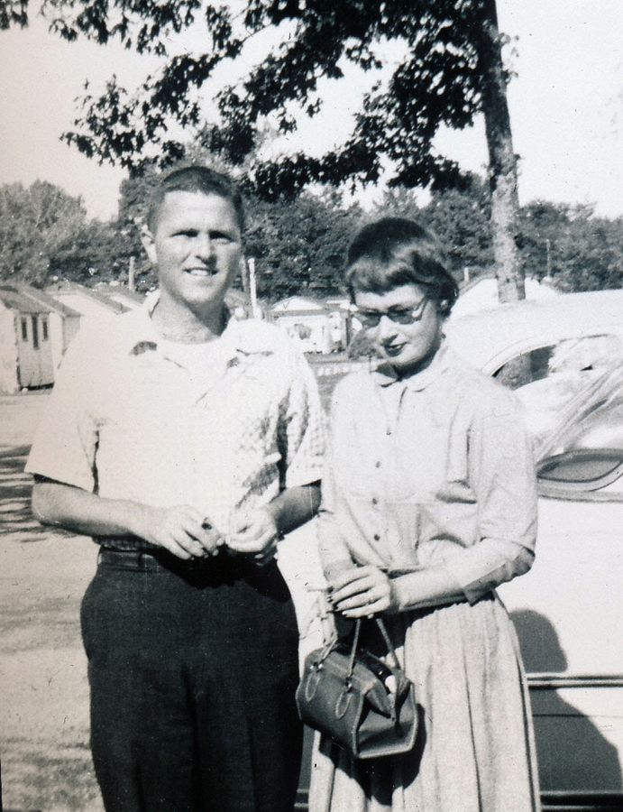 1955-08 08 Pete & Diane, Vacation, Cape Ann & Southern NH.jpg