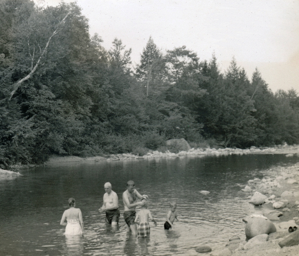 1955-08 16 Shampooing - Til, Hilliard, Pete, Pete Jr & Dan.jpg