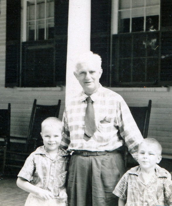 1955-08 21 Pete Jr, Hilliard & Dan.jpg