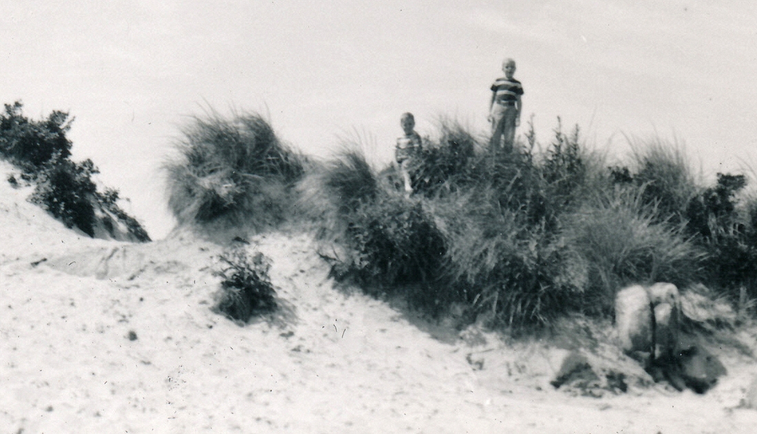 1955-09 7 Dan & Pete Jr - 'Up Here!' - Wingaersheek Beach, Gloucester MA.jpg