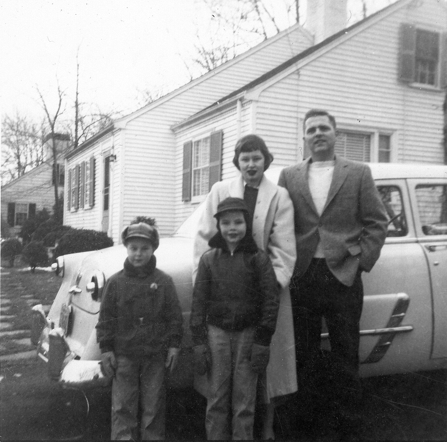 1955-11-24 Pete Jr, Dan, Diane, Pete; Thanksgiving, Needham MA .jpg