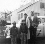 1955-11-24 Pete Jr, Dan, Diane, Pete; Thanksgiving, Needham MA .jpg