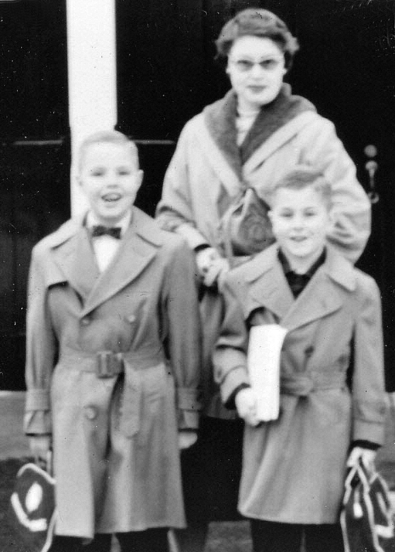 1956-12-25 1 Pete Jr, Diane & Dan, Wellesley.jpg