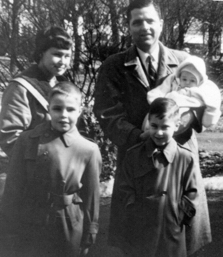 1957-02-23 2 Diane (HBD), Pete Jr, Pete, Dan & Andrea; Wellesley.jpg