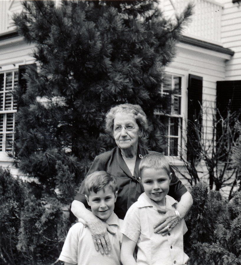 1957-04-21 6 Dan, Liz & Pete Jr; Easter, Wellesley MA.jpg