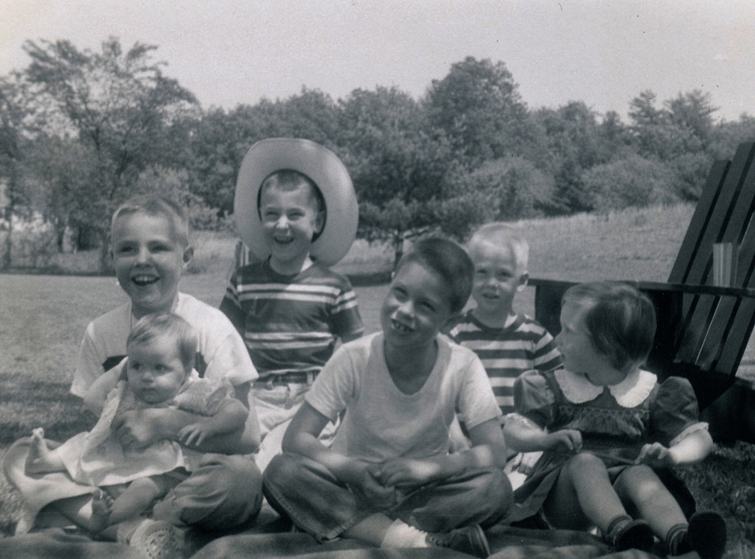 1957-05-27 4 Pete Jr holding Andrea, Dan, John, Carl & Judy; Sudbury MA.jpg