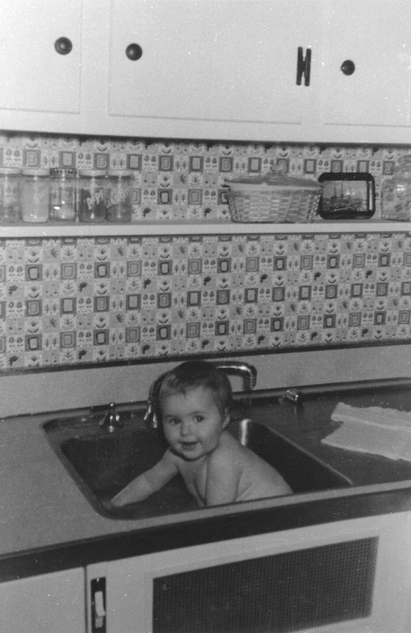 1957-11 Andrea (age 1).jpg