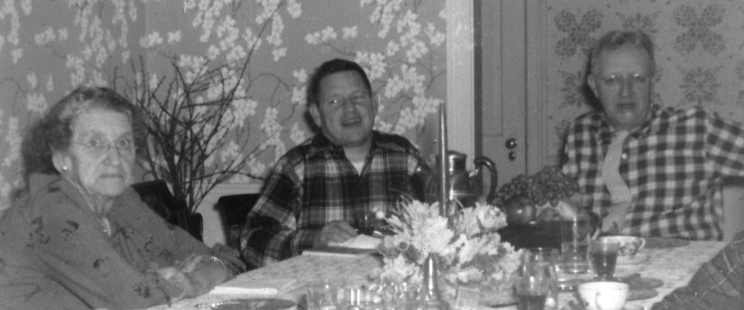 1957-12-25 4 Liz, Jack & Ped.jpg