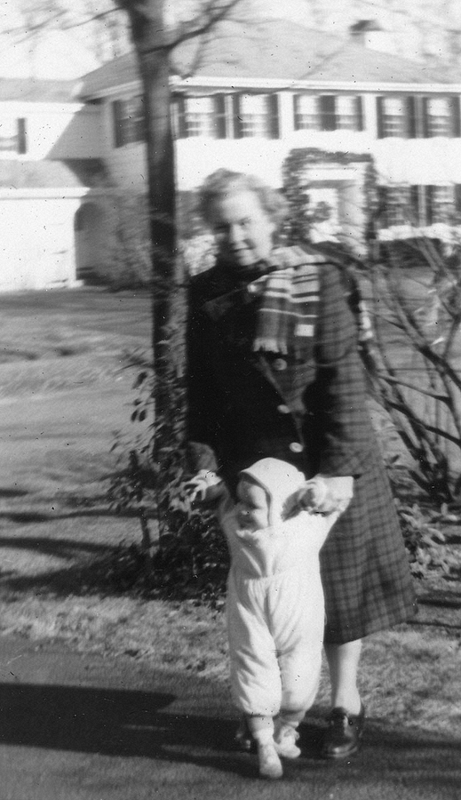 1957-12-25 5 Doris & Andrea; 5 Alden Rd, Wellesley MA.jpg