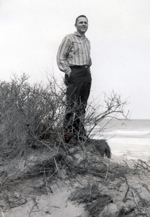 1958-03-30 4 Pete on the cliff, Palm Sunday, Nauset Light Beach, Cape Cod.jpg