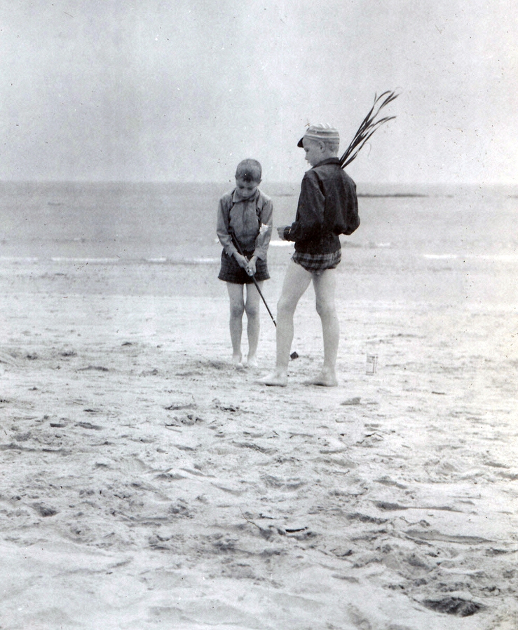 1958-06 4 Dan & Pete Jr play golf, Rockport Beach MA.jpg