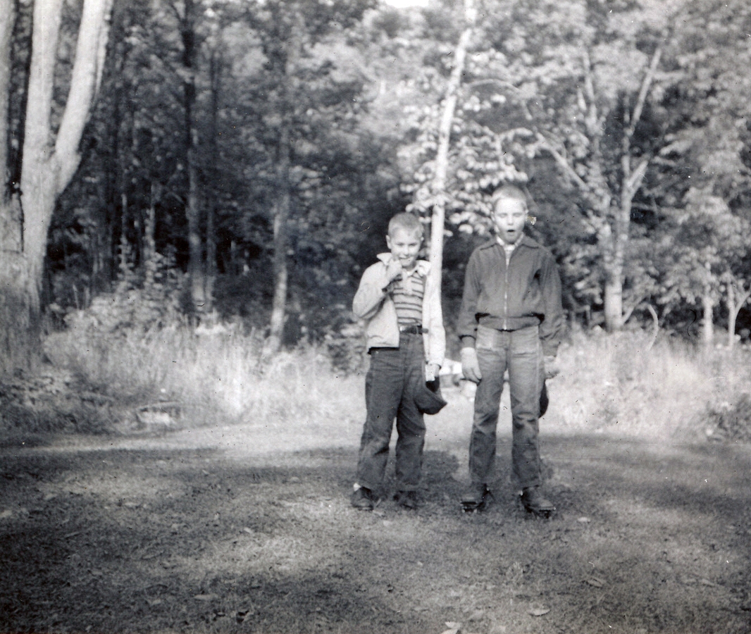 1958-10 2 Dan & Pete Jr, end of weekend, NH.jpg