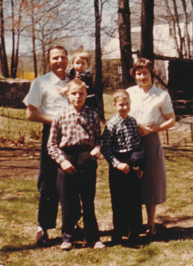 1959-03~ Pete, PD, Andrea, Danny, Diane; backyard in Needham.jpg