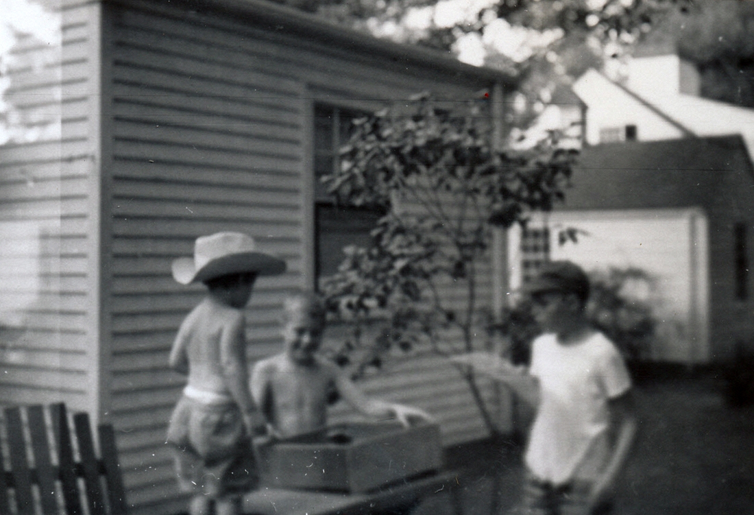 1959-08-late 2 Andrea, Dan, Pete Jr & Alvin the turtle.jpg