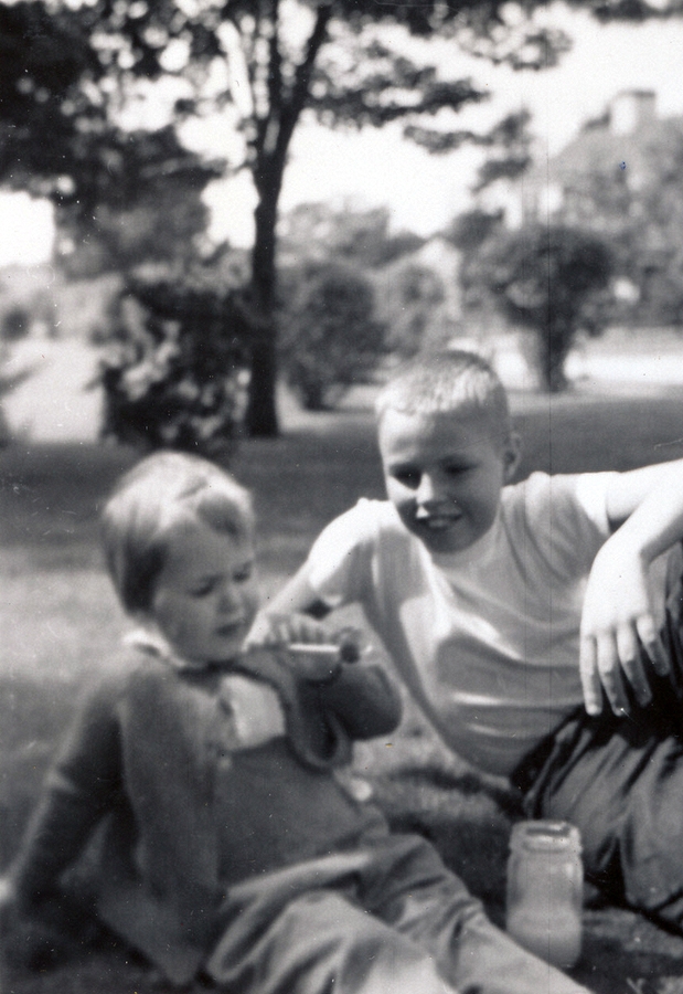 1959-09 2 Andrea with bubble pipe, Pete Jr.jpg
