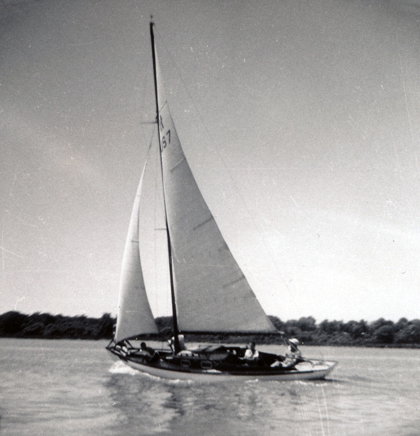 1959-09~ The Picardi's & their sloop, Chicago IL.jpg