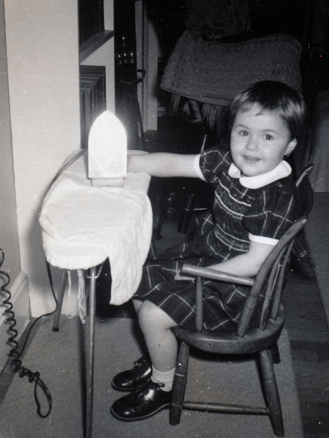1959-11-06 2 Andrea ironing (HBD=3).jpg