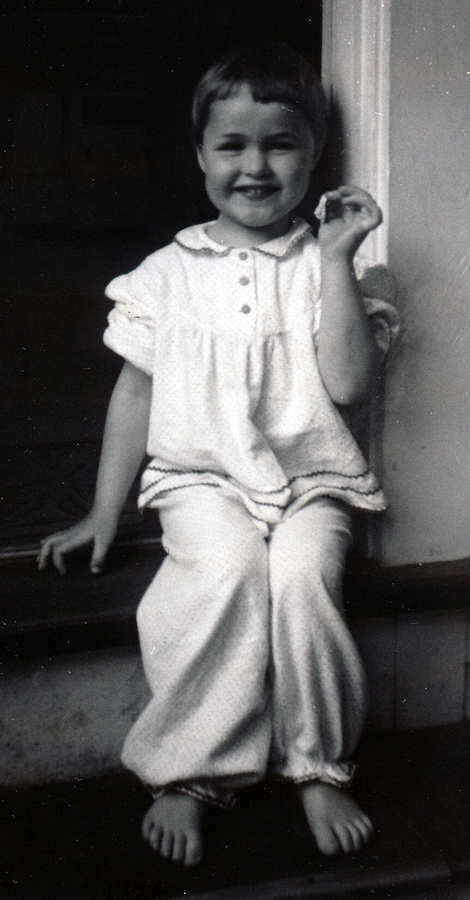 1960-05~ 3 Andrea with bubble gum.jpg