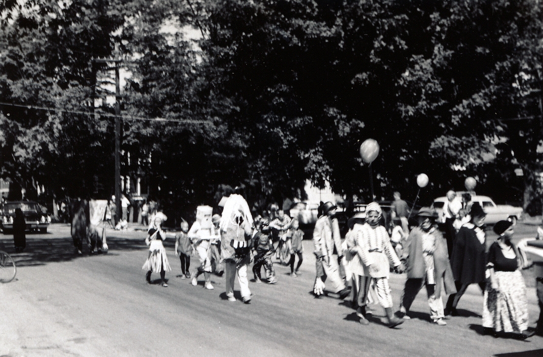 1960-07-04 6 The Horribles - Dan as spaceman. toward back.jpg