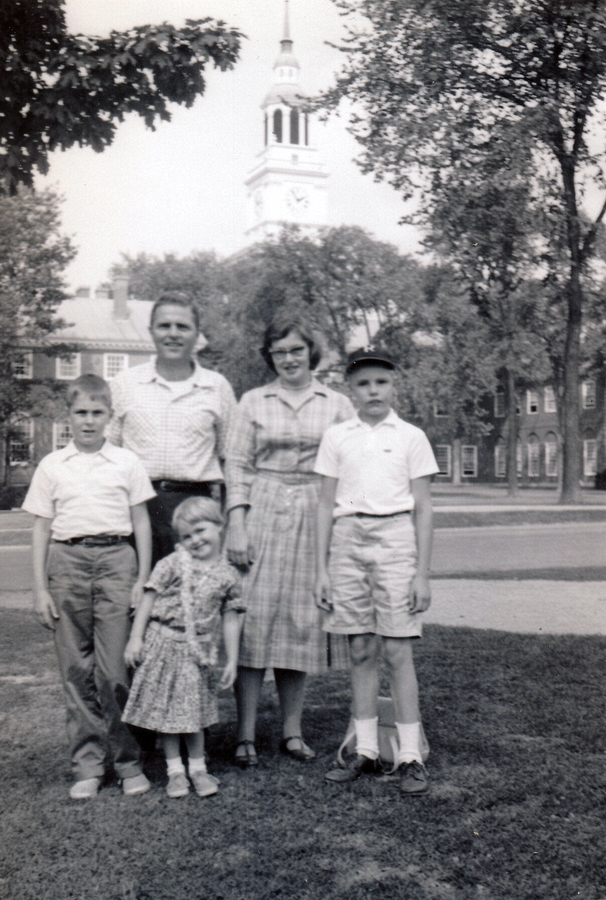 1960-08 01 Dan, Pete, Andrea, Diane & Pete Jr; Dartmouth, Hanover NH.jpg