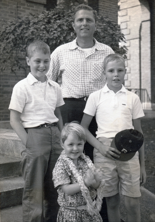 1960-08 04 Dan, Andrea, Pete & Pete Jr; Dartmouth College, Hanover NH.jpg