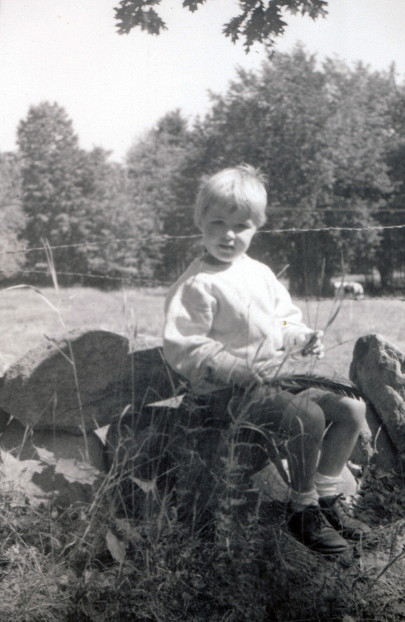1960-08 24 Andrea, near the pasture across the road, Weare NH.jpg