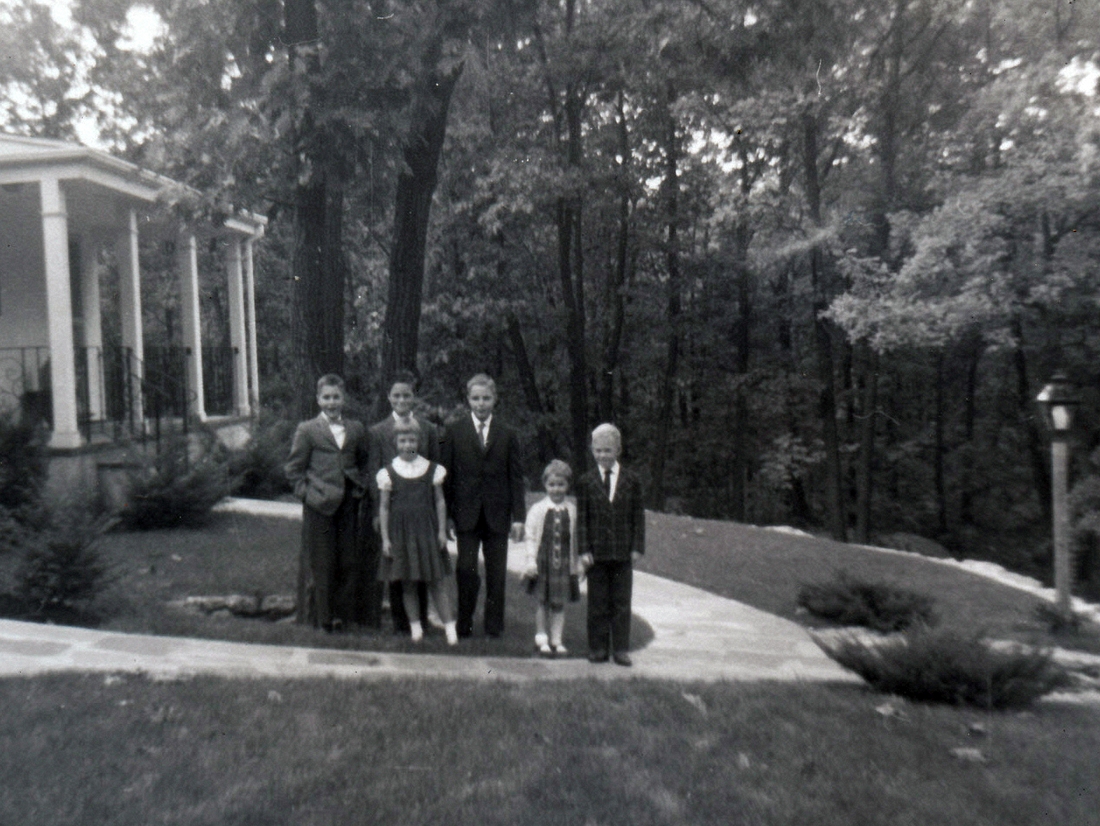 1960-10-02 2 Dan, John, Judy, Pete Jr, Andrea & Carl; 26 Driftwood Ln, Weston MA.jpg