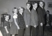 1960-10-02 3 Six Grandchildren & Jack - Andrea (4.11), Judy (7.0), Carl (8.10), Dan (10.6), John III (10.10), Pete Jr (12.5); Weston MA.jpg