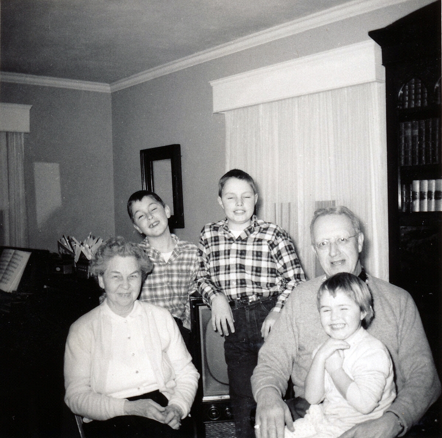 1960-12-24 1 Doris, Danny, PD, HBP & Andrea, Needham.jpg