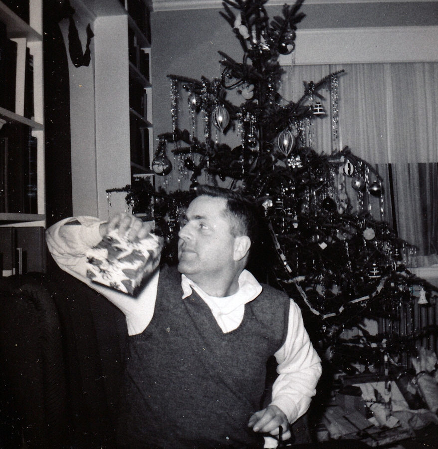 1960-12-24 3 Pete Sr, Christmas Eve in Needham.jpg