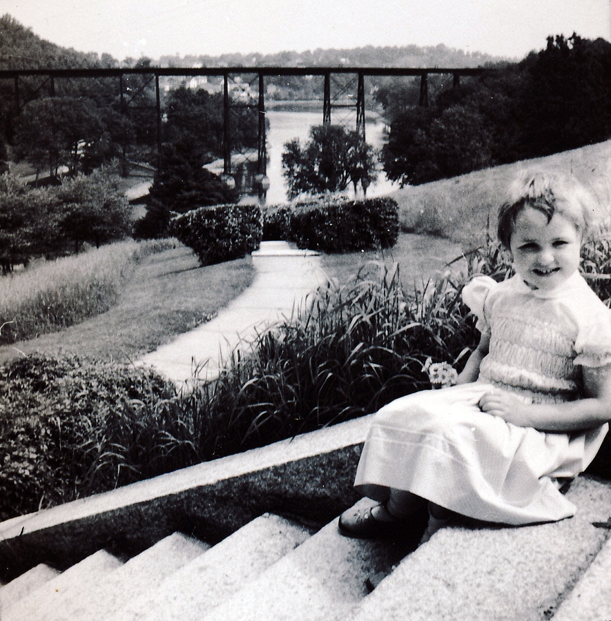 1961-06 3 Andrea; Wachusett Dam, Clinton MA.jpg