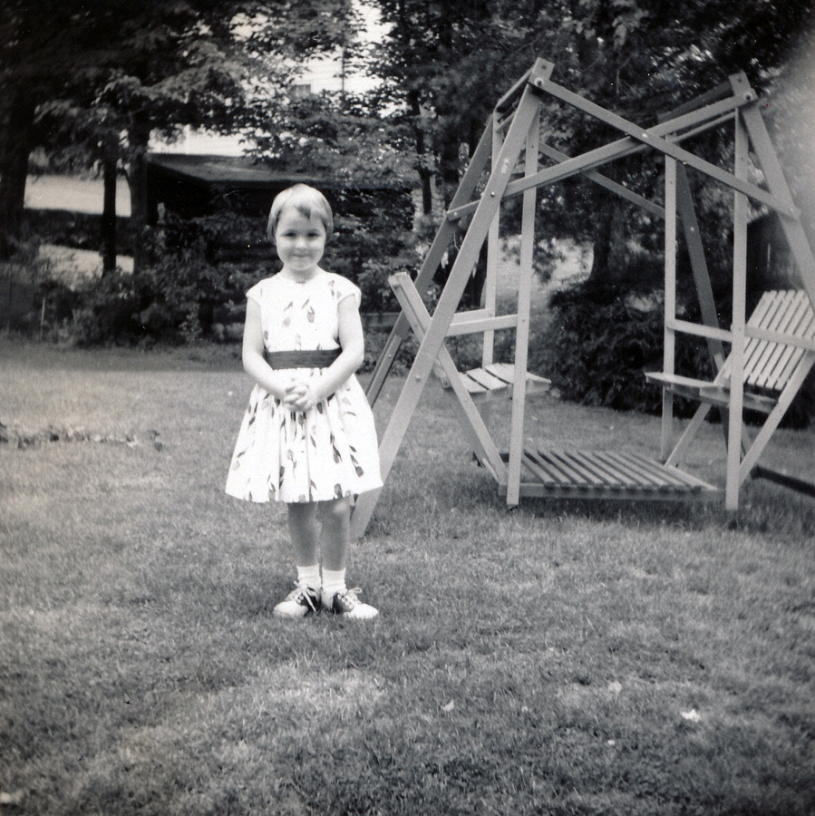 1961-07-07 1 Andrea's new dress - 'white pique with bright flowers with green sash'.jpg