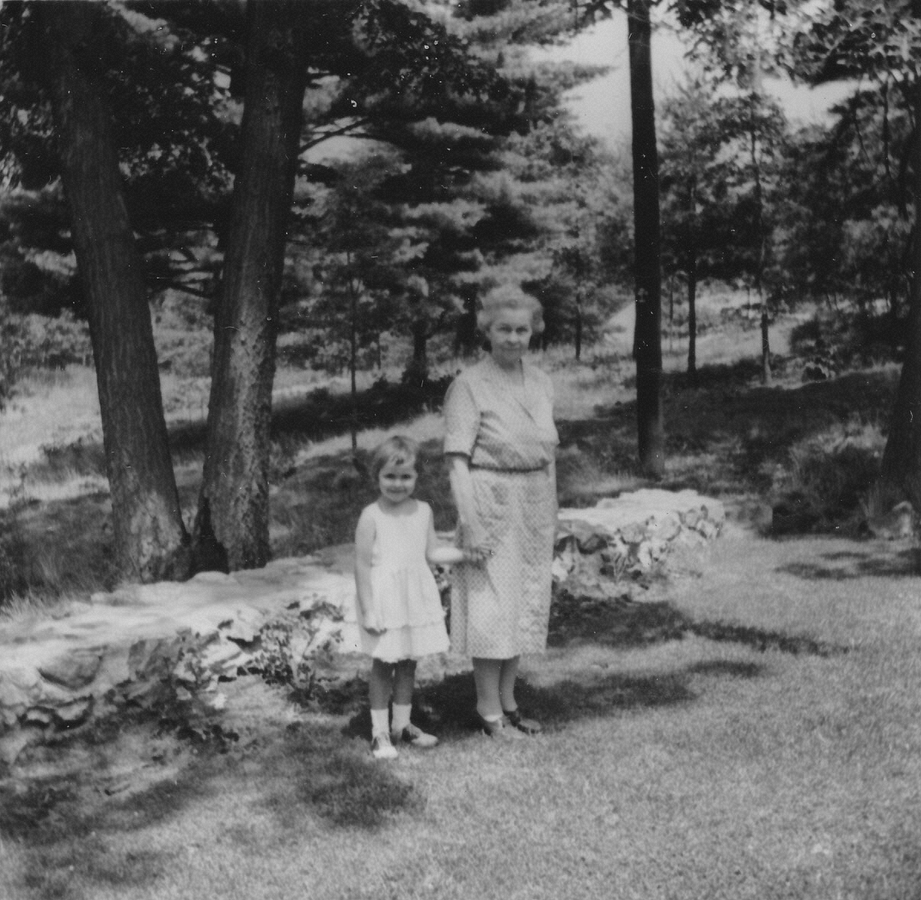 1961-08-01~ 3 Andrea & Doris, 26 Driftwood Ln, Weston MA.jpg