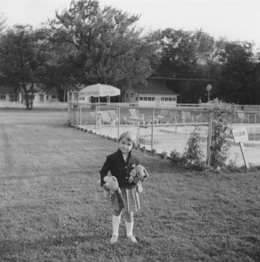 1961-08-06 1 Andrea, Teddy & Doggie; motel pool, Salisbury Beach MA.jpg